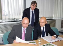 (l-r seated) Cllr Mark Dobson, executive member for the environment, with environment director Neil Evans and (standing) Andrew Tate from the bid assessment team, look at the Veolia plans for the efw plant